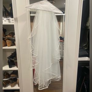 Priscilla brand fingertip wedding veil
